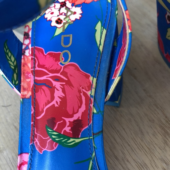 REDUCED! Flower power Aldo shoes - Picture 5 of 9